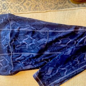 Victoria’s Secret Limited Edition Snake Pattern Leggings